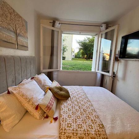 Studio Situe A 5 Min Du Chateau De Versailles Et Stationnement Gratuit Exterior photo
